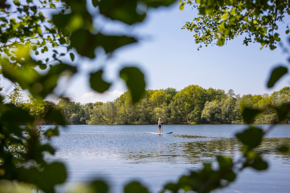 Ein Paddler auf dem Boberger See