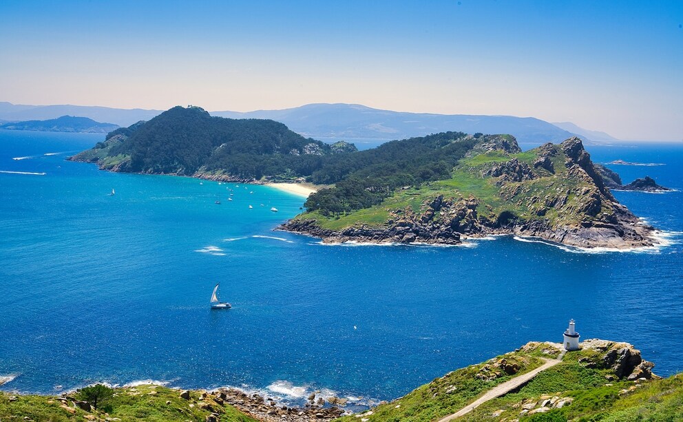 Island worlds: View from Do Faro to the neighboring island San Martino