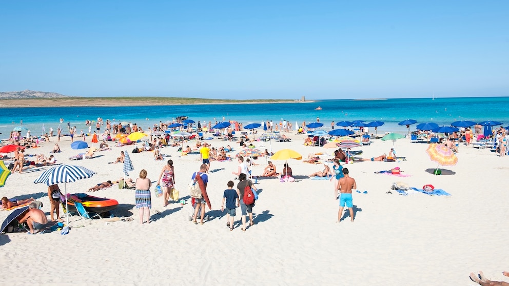 Andere Länder, andere Strandregeln! Urlauber sollten sich vorab schlaumachen, was erlaubt ist – und was nicht!