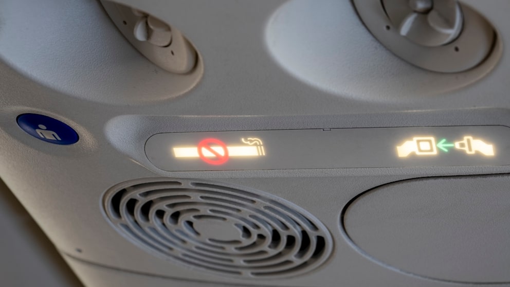 Bei Flugturbulenzen schalten sich die Anschnallzeichen wieder ein