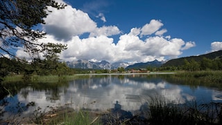 Rund um den Wildsee bei Seefeld gibt es einen barrierefreien Rundwanderweg
