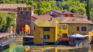 Viele Häuser in Borghetto sul Mincio stehen direkt am Wasser