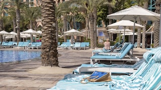 Das Reservieren von Liegen am Hotelpool gehört für viele zum Urlaubsalltag