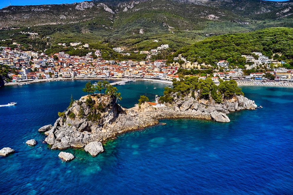 Die kleine Insel Panagia liegt vor der Bucht von Parga