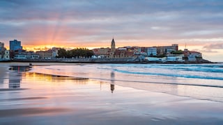Der Playa de San Lorenzo in Spanien