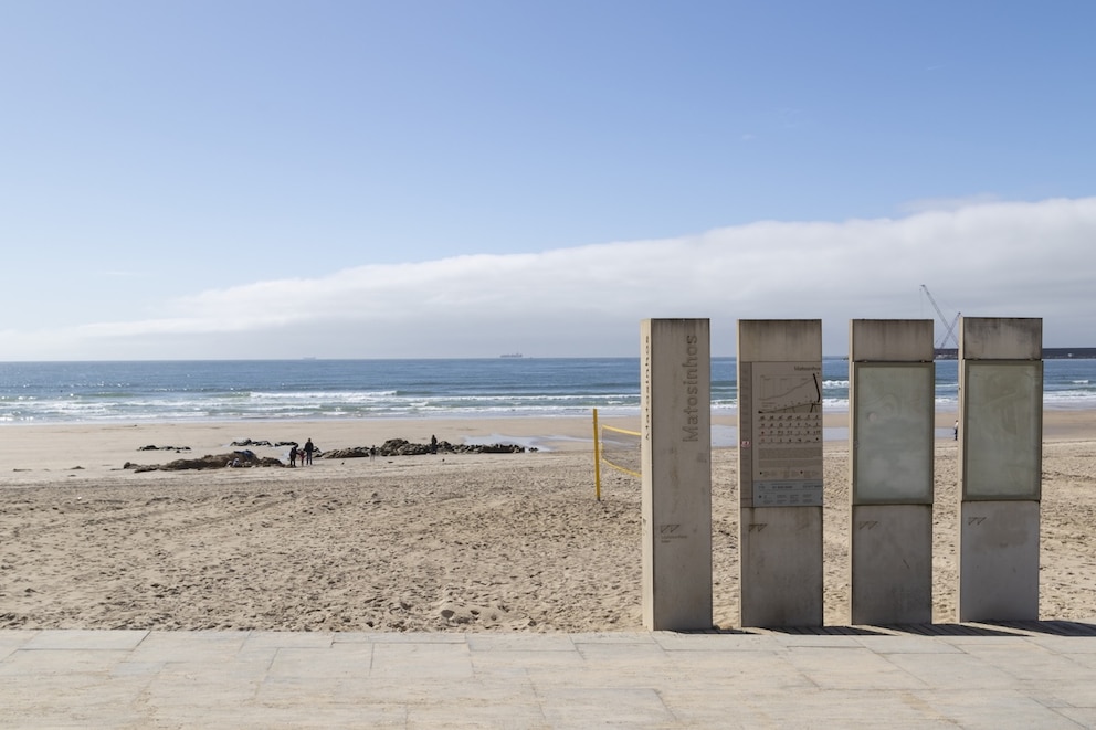 Blick von der Uferpromenade auf den Praia de Matosinhos bei Porto