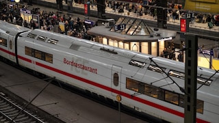 Darf für viele auf keiner langen Bahnfahrt fehlen: ein Gang ins Bordrestaurant. Aber wie lange darf ich hier eigentlich sitzen bleiben?