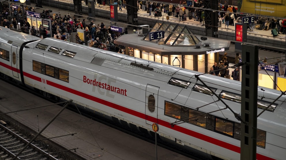 Darf für viele auf keiner langen Bahnfahrt fehlen: ein Gang ins Bordrestaurant. Aber wie lange darf ich hier eigentlich sitzen bleiben?