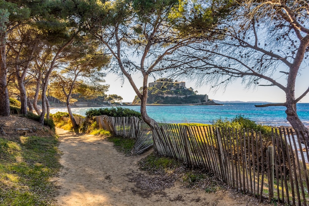 Frankreich Bormes-les-Mimosas Strand Buchten