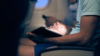 Die richtige Kleidung im Flugzeug sorgt für Komfort und mitunter Sicherheit im Ernstfall