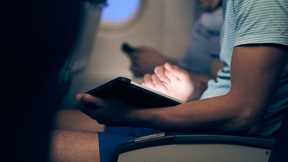 Die richtige Kleidung im Flugzeug sorgt für Komfort und mitunter Sicherheit im Ernstfall