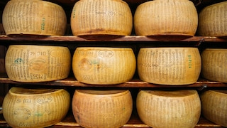 Parmesan und Grana Padano sind beides italienische Hartkäsesorten, der Unterschied liegt in den Details