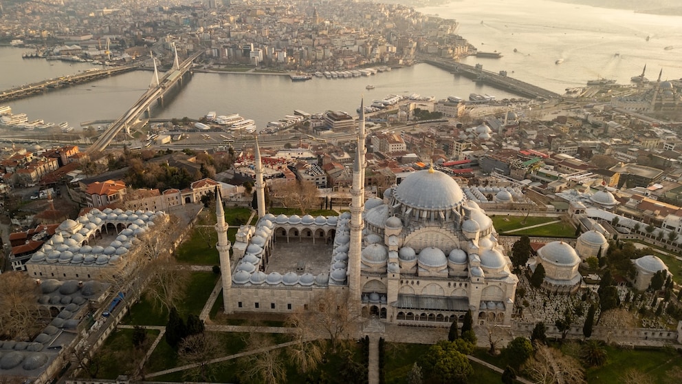 Aerial photo of Sulaymaniyah Mosque in center, the Istanbul City View in the morning of the day, The metropolitan city of Istanbul