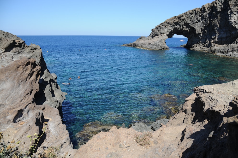 The famous Arco dell’Elefante rock arch